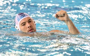 SLIKA KOJA GOVORI BAREM DVE HILJADE REČI O SRBINU: Nemoguće je čuvati najboljeg vaterpolistu na svetu! (FOTO)