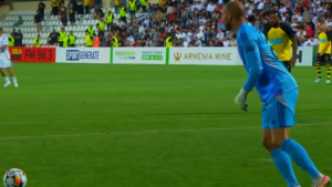 LUDNICA U JERMENIJI: Srbin dao Albancu gol preko celog terena! (VIDEO)