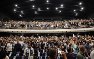 SJAJNA ATMOSFERA: Evo kako su Grobari dočekali Željka i nove košarkaše Partizana! (VIDEO)