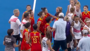 UMALO OPŠTA TUČA NA TERENU: Hokejašice u Parizu na korak od haosa! (VIDEO)