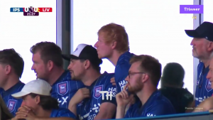 ŠIRANU SRBIJA „KVARI“ PLANOVE: Legendarni pevač zbog koncerta u prestonici ne može da uživa u povratku svog kluba u PL! (VIDEO)