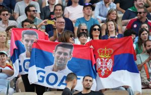 HAOS NA MEČU ĐOKOVIĆ – MUZETI: Navijač u srpskom dresu izbačen sa tribina, evo i zbog čega! (VIDEO)