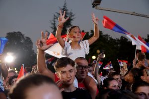SVI ZAJEDNO U GLAS: Himna „Bože pravde“ se orila prestonicom! (VIDEO)