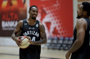 AJZEA MAJK PROGOVORIO O POVREDI: „Mogu da treniram, ali…“