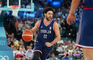 SRBIJA SRUŠILA SVETSKOG PRVAKA I DOŠLA DO MEDALJE: Orlovi pokazali u Parizu da su verovatno i najbolji tim planete! (VIDEO)