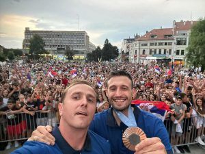 HEROJSKI DOČEK ZA ČAČANE: Aleksa i Malina su ponovo gradski heroji! (FOTO) (VIDEO)
