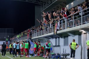 PONAŠANJE NAVIJAČA I GAĐANJE FUDBALERA PROTEHNIKOM OŠTRO SANKCIONISANO: Radnički 1923 bez publike u narednom periodu! (VIDEO)