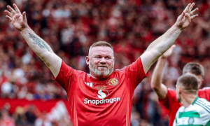 MAJSTOR OSTAJE MAJSTOR: Maestralan pogodak Vejna Runija na utakmici između legendi Mančester junajteda i Seltika! (VIDEO)