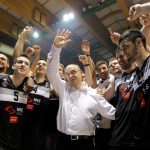 GROBARI UZ DUŠKA VUJOŠEVIĆA: Dirljivo skandiranje navijača Partizana legendarnom treneru!