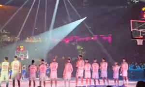 POČEO MEČ U ČAST DRAŽENA PETROVIĆA: Zagrepčani sjajno dočekali Srbe! (VIDEO)