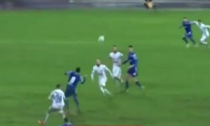 SKANDALOZNA ODLUKA SUDIJE U CRNOJ GORI: Prošlosezonskom šampionu bukvalno poklonjen gol od strane pomoćnog arbitra! (VIDEO)