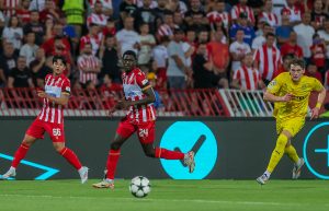 VELIKO PRIZNANJE ZA ZVEZDINOG DEFANZIVCA: Kandidat za najboljeg igrača na kontinentu! (FOTO)