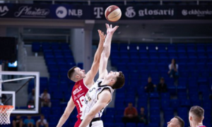 (POLUVREME)CRNO-BELI IMAJU DVOCIFRENU PREDNOST: Karlik Džons odigrao perfektnu drugu četvrtinu!(FOTO)