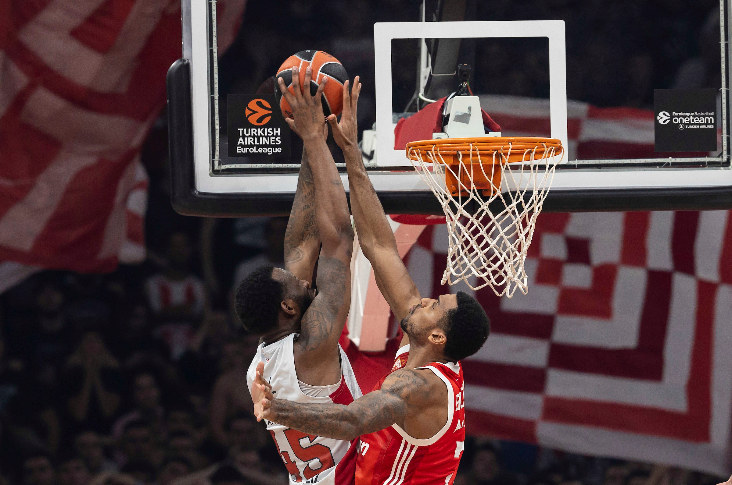 Crvena Zvezda v Baskonia Vitoria Gasteiz Turkish Airlines EuroLeague