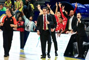 JASNIS SFREOPULOS SE OGLASIO NAKON RAZBIJANJA FENERA: Evo šta je trener Zvezde poručio nakon pobede!