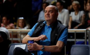 OPERISAN DUŠKO VUJOŠEVIĆ:  Oglasio se nakon teške intervencije i otkrio u kakvom je stanju!