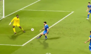 MITROVIĆEV KIKS KRUŽI INTERNETOM: Promašio loptu, izgubio živce, a Al Hilal ostao bez pobede! (FOTO+VIDEO)