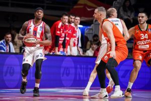 (POLUVREME) AJZEA KENAN JE POSLE PANATINAIKOSA RUKE OSTAVIO U MIKROTALASNOJ: Rafalna paljba beka Zvezde i prednost „crveno-belih“ na poluvremenu! (VIDEO)