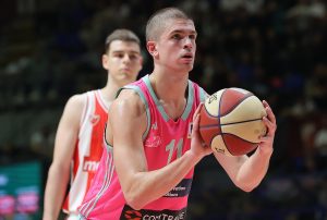 SRPSKI KOŠARKAŠ SE VRATIO NA PARKET POSLE DUŽE PAUZE: Solidom partijom iznenadio Amerikance! (VIDEO)