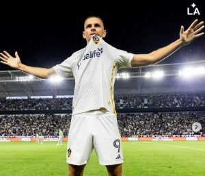 JOVELJIĆ VODI GALAKSI KA TITULI: Bivši napadač Crvene zvezde junak tima iz Kalifornije! (VIDEO)