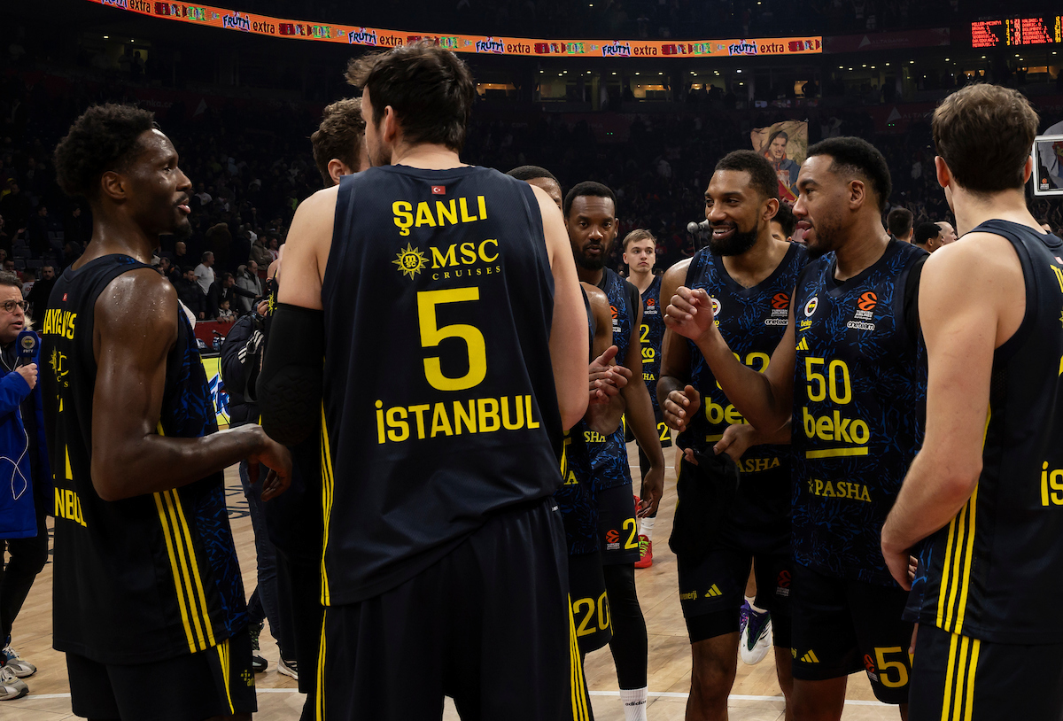 Crvena Zvezda Meridianbet Belgrade v Fenerbahce Istanbul Turkish Airlines EuroLeague