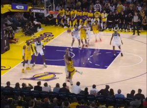 DA LI JE OVO MOGUĆE? Neverovatan koš Luke Dončića uz zvuk sirene bacio navijače u trans! (VIDEO)