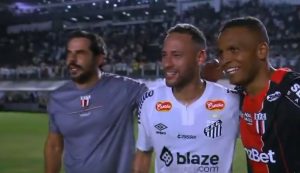 NEJMAR SE VRATIO TAMO GDE JE SVE POČELO: Igrači pohrlili ka Brazilcu nakon sudijskog zvižduka!