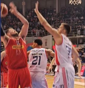 (POLUVREME) NAPADAČKA KOŠARKA U NIŠU: Zvezda na krilima Dobrića i Petruševa do dvocifrene prednosti nad Borcem! (VIDEO)