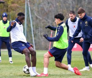 CRVENA ZVEZDA SE POJAČALA PRED DERBI: Vladan Milojević ima novog defanzivca na raspolaganju!