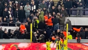 HAOS U BRISELU NA TRIBINAMA: Velika tuča na tribinama, igrači bili povučeni! (VIDEO)