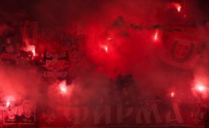 OVO SE I OČEKIVALO, FIRMAŠI UPALI FUDBALERIMA NA TRENING: Voša uz istorijskog ulaganja ne može nikoga da pobedi, navijačima prekipelo! (FOTO)