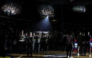 OPŠTA TUČA NA TRIBINI GDE SU GROBARI: Baklje padale po publici ispod!