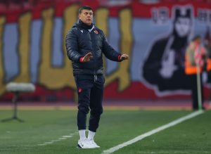 VLADANU MILOJEVIĆU TEŠKO PAO REMI PA ODBRUSIO NOVINARKI: „Otkud vi znate da sam ja išta rekao mojim igračima? Partizan je došao sa petoricom pozadi“ (VIDEO)