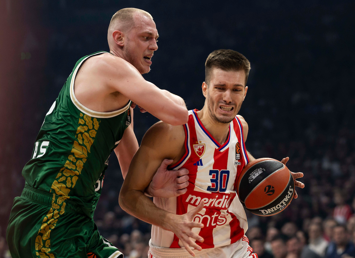 PETRUŠEV POSLEDNJI IZAŠAO IZ DVORANE PA PORUČIO: 