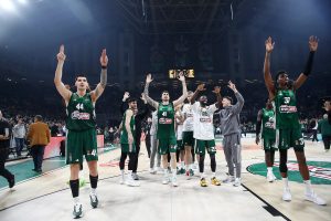 SVAĐA SA TRENEROM MU DOŠLA GLAVE: Panatinaikos otpustio centra zbog sukoba sa Atamanom!