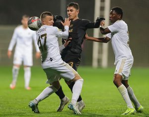 (POLUVREME) POSLEDNJA SEKUNDA ZA PREDNOST PARTIZANA: Crno-beli vode na Banovom brdu!