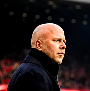 AKO NE UZMEMO TITULU, TEBE ĆU JE**NO DA KRIVIM: Arne Slot pobesneo na sudiju!