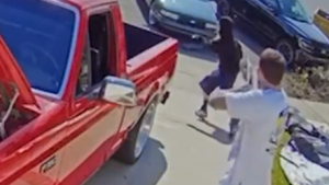 MMA ZVEZDU NAPAO RAZBOJNIK NOŽEM: Pumparica mu ekspresno promenila mišljenje! (VIDEO)