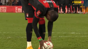 NAJHLADNIJI PENAL IKADA?! Momak iz Ugadugua uradio nezamislivo! (VIDEO)