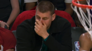 NIKOLA JOKIĆ GLEDA I NE VERUJE: U šoku je šta mu saigrači rade! (VIDEO)