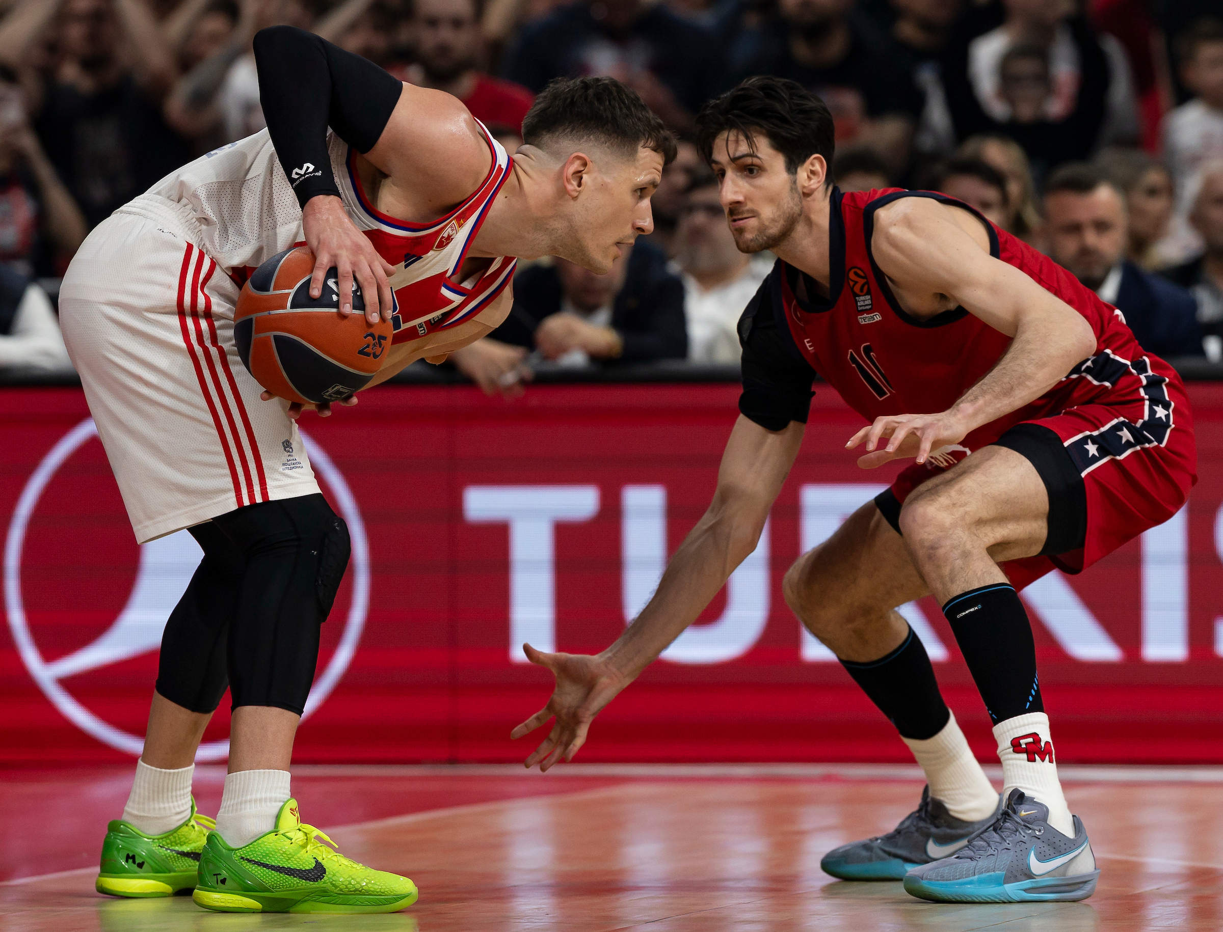 Crvena Zvezda Meridianbet Belgrade v EA7 Emporio Armani Milan Turkish Airlines EuroLeague