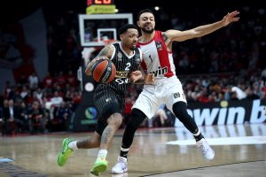 (POLUVREME) OLIMPIJAKOS DEMINSTRIRA KLASU: Partizan na dvocifrenom zaostatku nakon prvog dela igre!