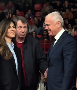 CRVENA ZVEZDA IMA PODRŠKU U PIREJU: Zvezdan Terzić i Moka Slavnić uživo prate srpskog šampiona! (FOTO)