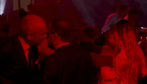 KADAR ZA PAMĆENJE: Kamera usnimila Terzića i Mijatovića tokom sinoćne proslave – U pozadini Zdravko Čolić peva svoj čuveni hit! (VIDEO)