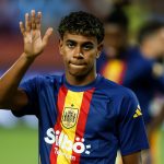 JA SAM MUSLIMAN, NEPRIHVATLJIVO JE DA TAKO SKANDIRATE: Jamal odlučio da očita bukvicu svojim navijačima!