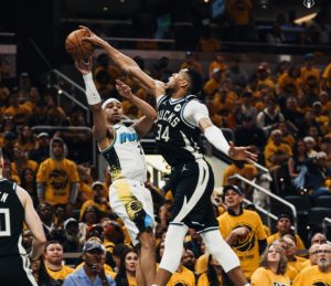 INDIJANA PREGAZILA MILVOKI: Janis i Baksi bez šansi protiv ovakvih Pejsersa na startu plej- ofa! (VIDEO)