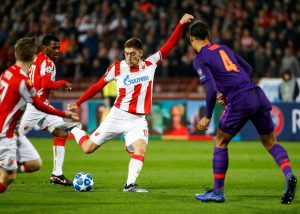 GDE JE I ŠTA RADI ČOVEK KOJI JE UNIŠTIO LIVERPUL NA MARAKANI?! Eno ga ispred lokalne krčme, uživa sa prijateljima! (FOTO)