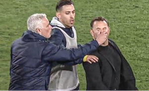 NESHVATLJIV I SKANDALOZAN POTEZ ŽOZEA MURINJA: Legendarni trener žestoko kažnjen zbog fizičkog napada na kolegu! (VIDEO)