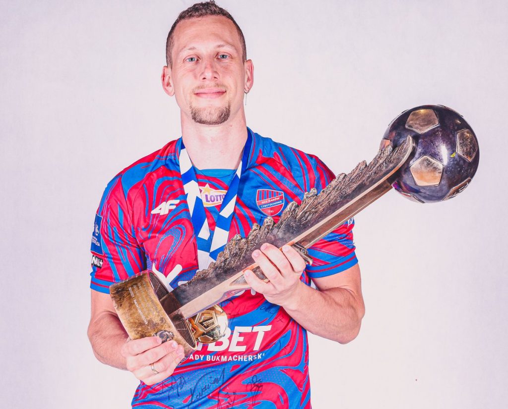 SRPSKI ŠTOPER SA 11 PEHARA U SVOJIM VITRINAMA: Milan Rundić za HotSport ...