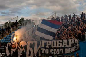 GROBARI KASNILI NA UTAKMICU, MOGLI DA UĐU MNOGO POSLE POČETKA: Evo zašto ih nije bilo na početku meča! (VIDEO)